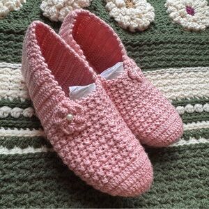 Hand-Knit Slipper Socks in Baby Pink Pearl Design size medium to large